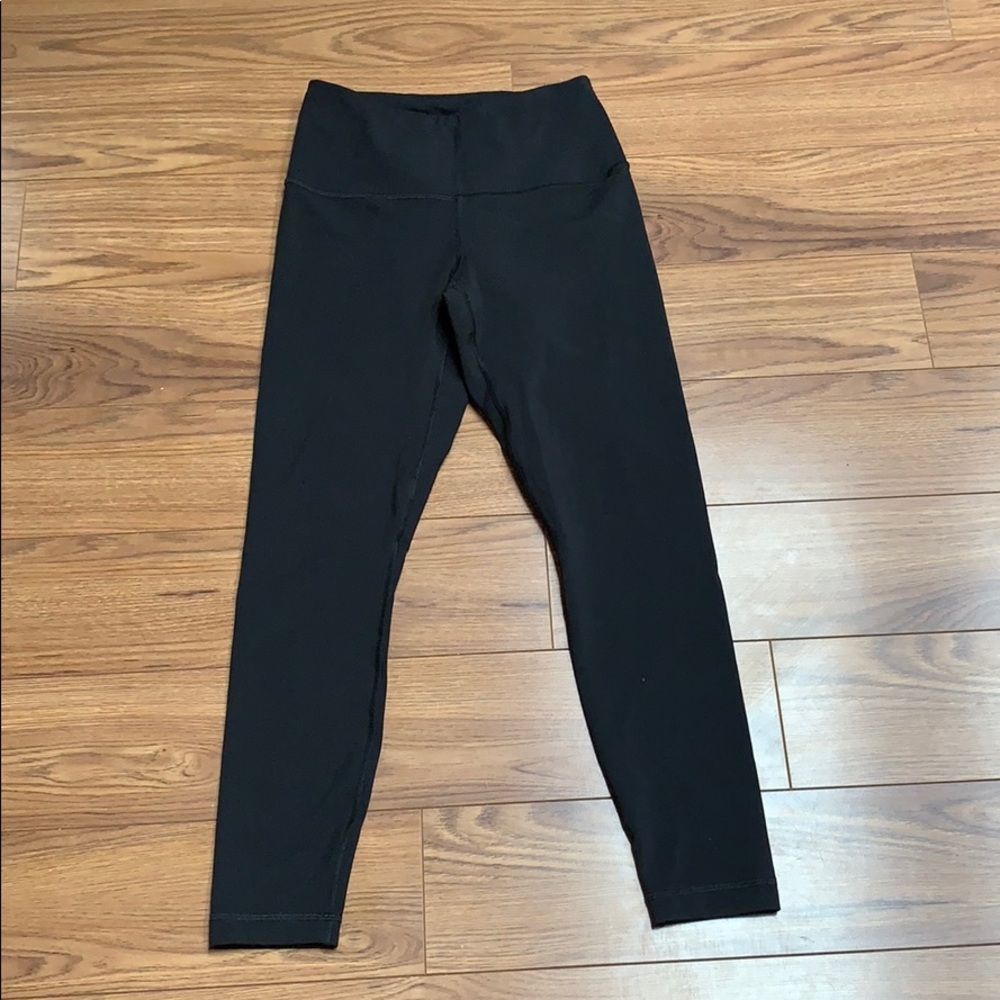Black zippered pocket workout leggings